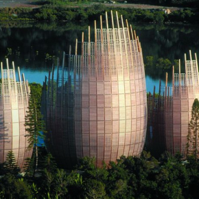 De la poésie architecturale à l'audace numérique, une synergie constructive dynamique et contemporaine, le cas de la "hutte moderne" du musée de Djibaou.